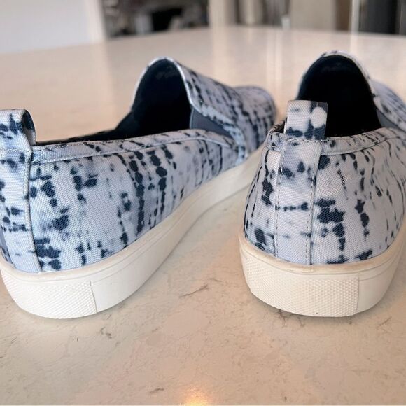 Blue and white tie dye print slip on sneakers - Picture 2 of 7